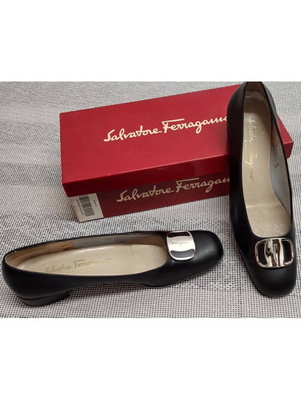Salvatore Ferragamo Pumps 9 1/2 AA Black Leather Silver Buckle Italy $245 IN BOX